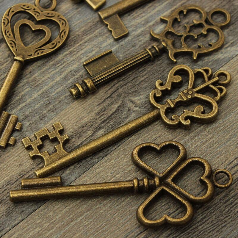 Sada starožitných bronzových klíčů MIX 4