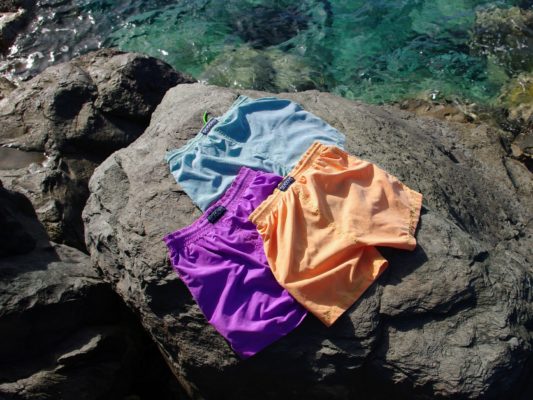 Pánské moderní plavky měnící barvu