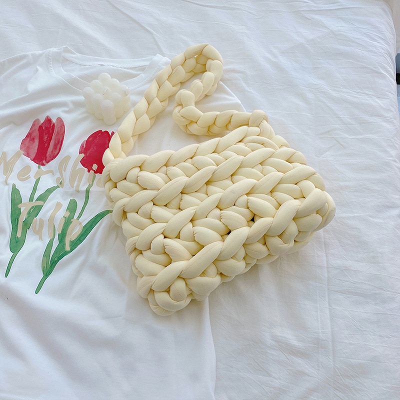 Masivní pletená kabelka